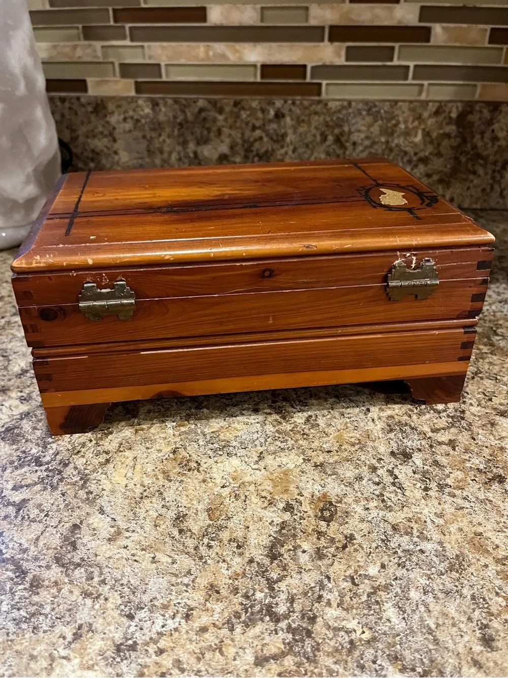 Vintage 1940s Cedar CAMEO SILHOUETTE Jewelry / Stash Keepsake Box